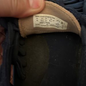 Keen like new sandals